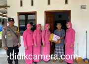 Bayangkari Polsek Ranting Keluang bagikan bansos,jelang HUT Bhayangkara ke – 78