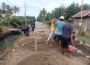 Pemdes Bandar Agung Melaksanakan Pembangunan Jalan Desa Dengan Cor Beton