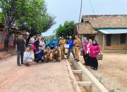 Pemdes TAU Cek 100% Fisik Bangunan Parit Tahap II Menggunakan Dana Desa Tahun 2024