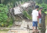 Jembatan Bungkal Sad Di Desa Pagar Desa Kecamatan Bayung Lencir Ambruk