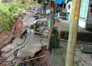 Jalan Raya Lama Desa Kasmaran Longsor, 9 Rumah Terdampak Akan Longsor